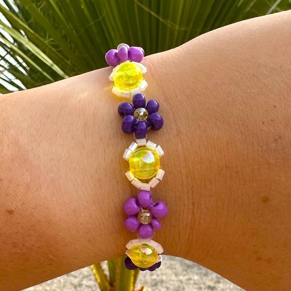 Purple & Yellow Floral Beaded Bracelet w Gold Colored Clasp - Picture 3 of 3